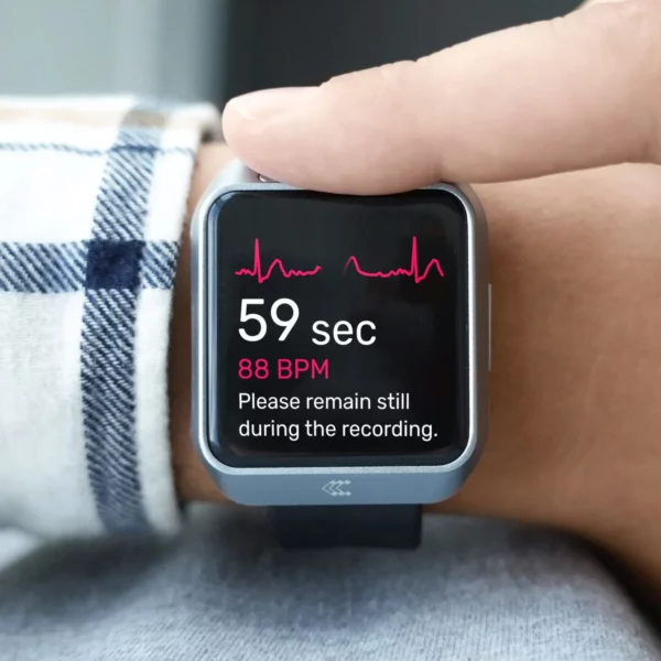 TeltoHeart ECG smartwatch displaying heart rate data
