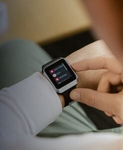987 TeltoHeart ECG smartwatch displaying heart rate data